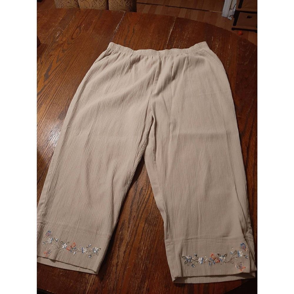 20W Nikki Tan Crepe Elastic Waist Capri Casual Pants with Pockets Embellished
